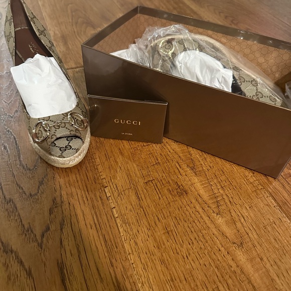 Gucci print shoes. Open toe - Picture 2 of 4